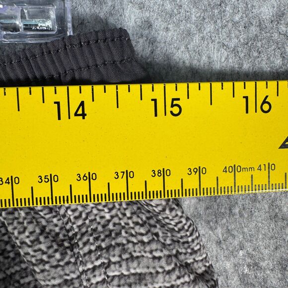 Vuori Kore Shorts Mens Medium Gray Performance Drawstring Lined Athletic Stretch - Picture 6 of 12